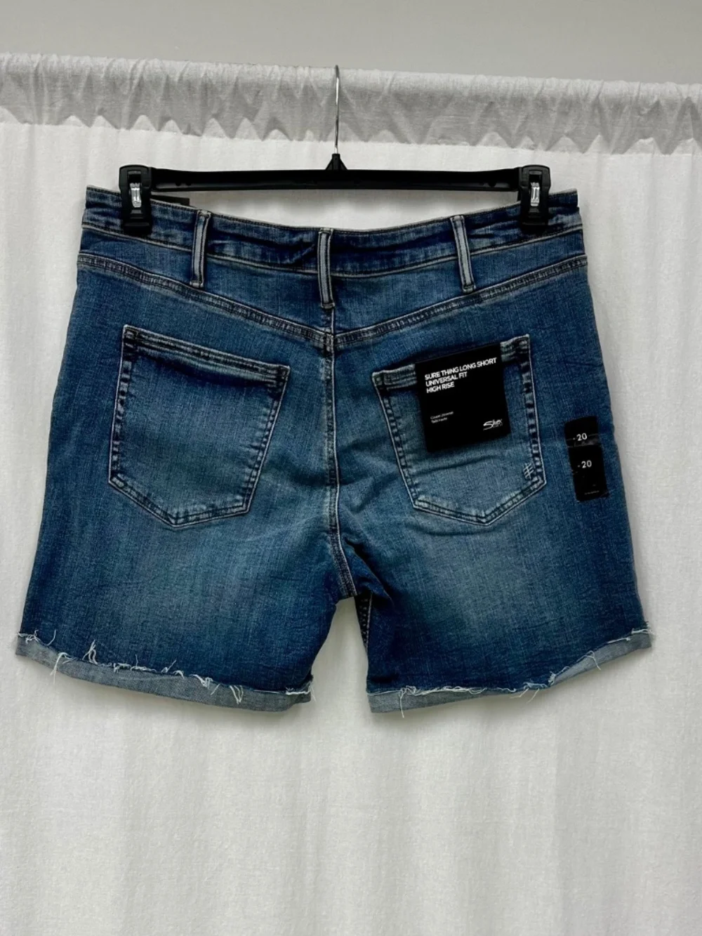 NWT Silver Jeans Sure Thing Long Shorts 20W High Rise 7.5